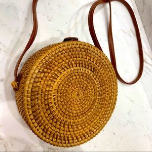 Round rattan bag